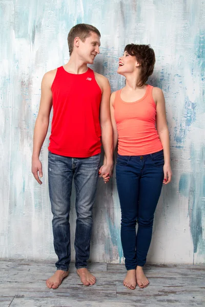 Young couple communivating near the colorful wall — Stock Photo, Image