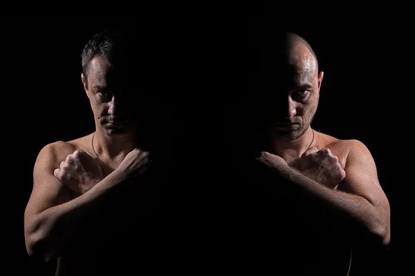 Çapraz elle iki ciddi adam silüeti