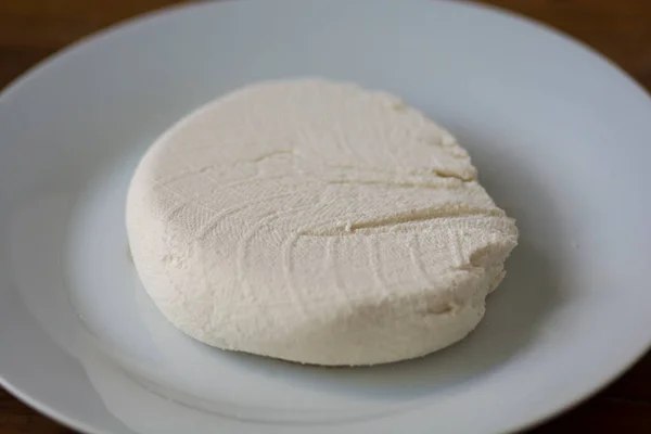 Paneer Fatto Casa Ricotta Indiana Fresca Piatto Bianco — Foto Stock