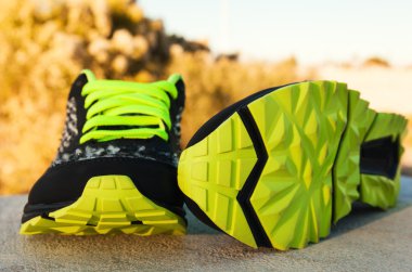 Spor ayakkabı açık havada