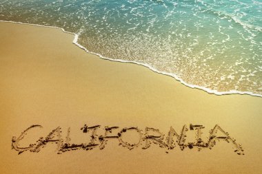 California kum üzerine yazılmış