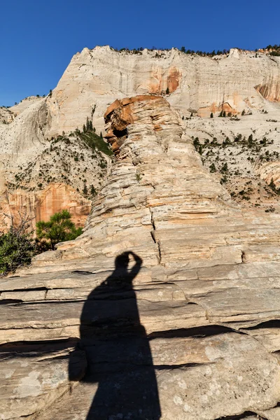 Shadow of Woman up on the mountain taking pictire of the rock — Stock Photo, Image