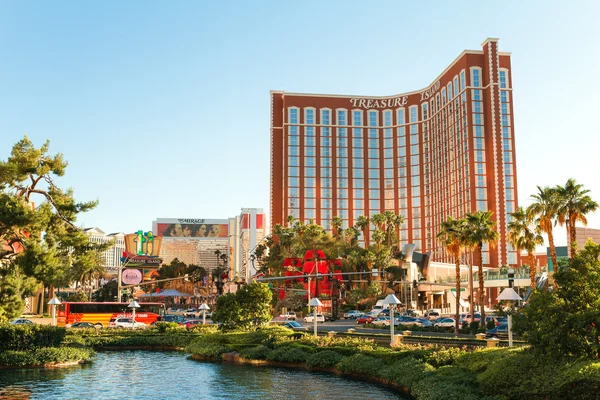 Las Vegas - 17 juni 2013: Visa på Treasure Island Hotel på den — Stockfoto