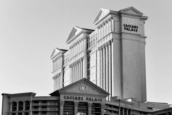 Caesars Palace Hotel i svart och vitt — Stockfoto