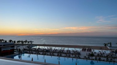 Otelden Pasifik Okyanusu manzarası