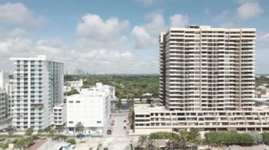 Şehir sahili panoramik 4k görüntüsü 