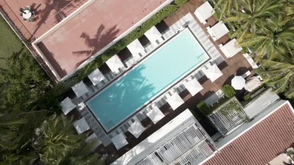 Piscina lounge footage vídeo cinematográfico — Vídeo de Stock