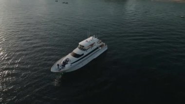 Yatın yanında uçan insansız hava aracı görüntüleri