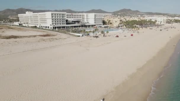 Vackra hotell orter på Stilla havet Beach — Stockvideo