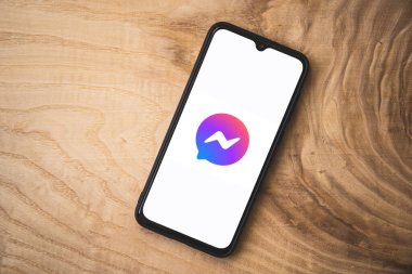 Facebook Messenger, Facebook tarafından geliştirilen bir Amerikan mesajlaşma uygulaması.