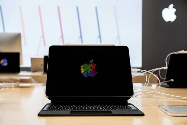 Κατάστημα Της Apple Σύγχρονο Κατάστημα Προϊόντα Μήλου Iphone Macbook Ipad — Φωτογραφία Αρχείου