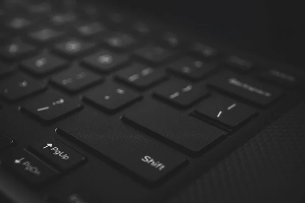 近距离拍摄黑色键盘 笔记本电脑键盘上的空白键 — 图库照片