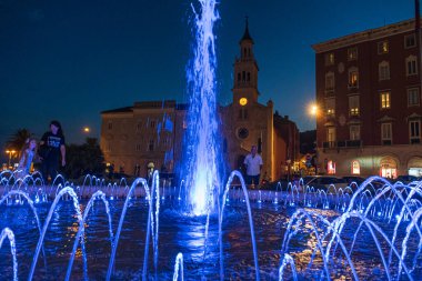 Split, Dalmaçya 'nın Split-Dalmaçya İlçesi ve Adriyatik Hırvatistan' ın başkenti ve en büyük şehridir.