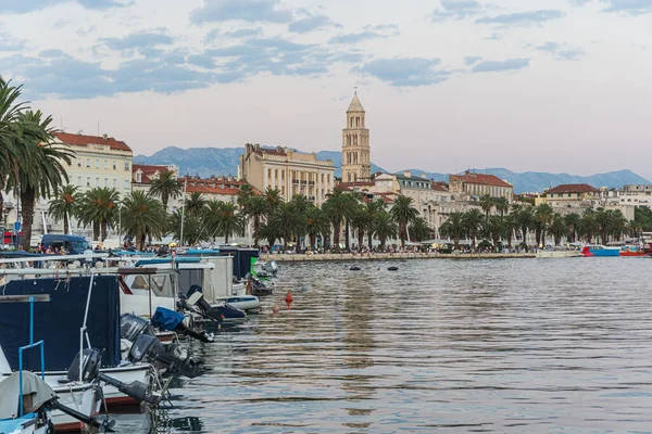Split, Dalmaçya 'nın Split-Dalmaçya İlçesi ve Adriyatik Hırvatistan' ın başkenti ve en büyük şehridir.