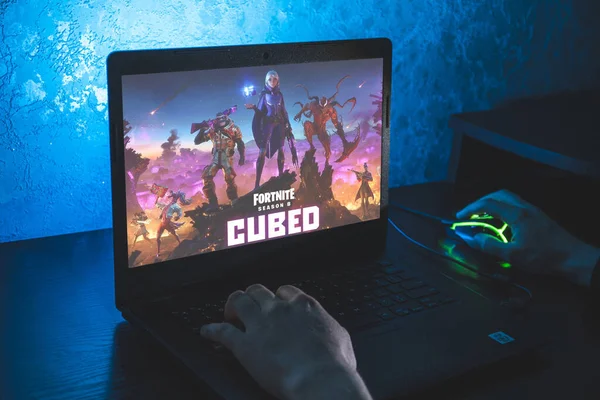 Fortnite Internetowa Gra Wideo Gra Komputerowa Człowiek Grać Gry Wideo — Zdjęcie stockowe