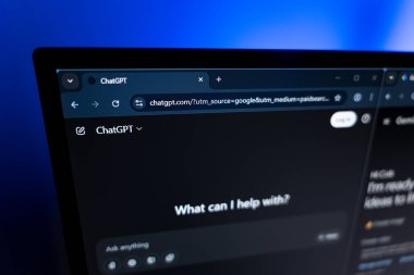ChatGPT Yapay Zeka web sitesi arayüzü bilgisayar ekranındaki komut çubuğuyla. Yüksek kalite fotoğraf