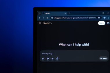 ChatGPT Yapay Zeka web sitesi arayüzü bilgisayar ekranındaki sorgu sorgusuna bağlanıyor. Yüksek kalite fotoğraf