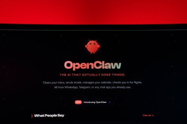 OpenClaw için web sayfası, bir yapay zeka asistanı aracı, koyu arkaplanda kırmızı robot maskotu var. Yüksek kalite fotoğraf