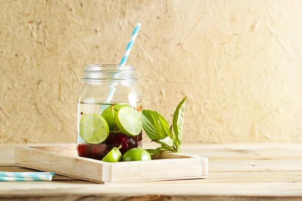 Detox water to clean and burn fat, delicious mug with cherry and lime — Stock Photo, Image