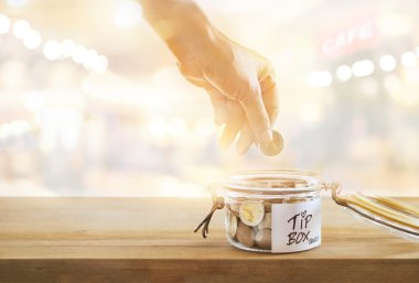 Kutusu, ayna önü Cafe cam kapta paralar ipucu