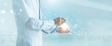 Doktor steteskopu sanal tıbbi ağ ikonları üzerinde tutun. Covid-19 salgını insanları bilinçlendiriyor ve sağlık hizmetlerine, hastane ve sağlık sigortası sektöründeki büyümeye dikkat çekiyor..