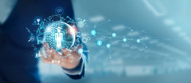 İş adamı, insan kaynaklarının HR ağ yapısının çemberini tutuyor. İş liderliği konsepti. Yönetim ve işe alım işleri. Sosyal ağ. Farklı insanlar.. 