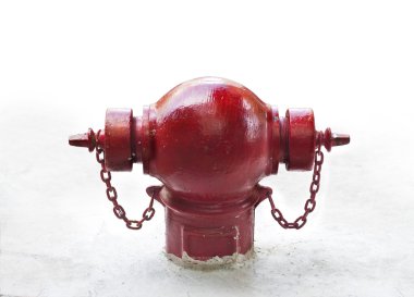 Beyaz arkaplanda yangın musluğu