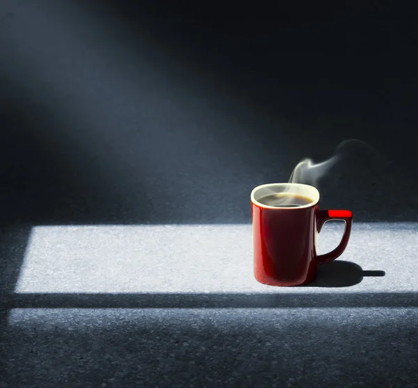 Concetto di tazza di caffè rosso per sfondo — Foto Stock