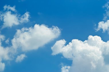 Mavi Gökyüzü ve Bulutlar