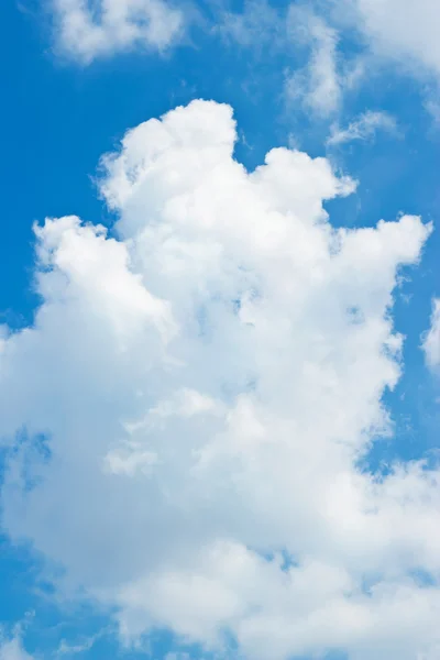 Cielo azul y nubes —  Fotos de Stock