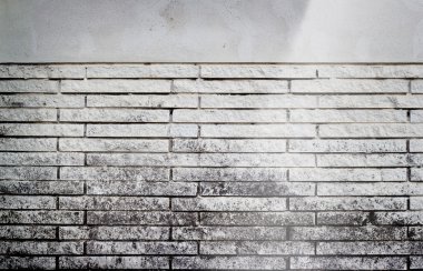 Çatı ve tuğla beyaz duvar arka plan ışığı ile Oda