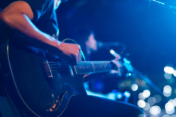 Guitarrista en el escenario para el fondo, concepto suave y borroso — Foto de Stock