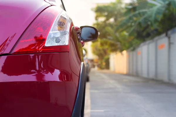 Backlight do carro da cidade no fundo da rua — Fotografia de Stock