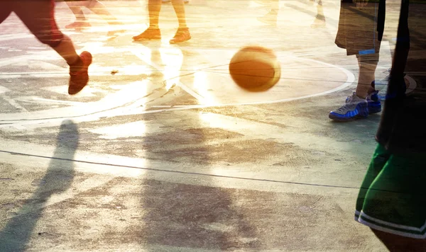 Streszczenie koszykarzy w parku, podwójnej ekspozycji — Zdjęcie stockowe