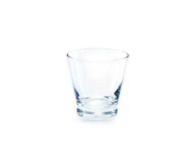 Beyaz arkaplanda boş içki bardağı