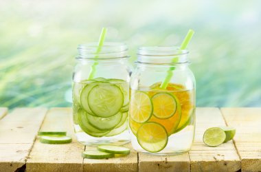 İnfüzyon Detoks su, Vintage ve pastel renk tonu, detoks diyet kireç ve salatalık