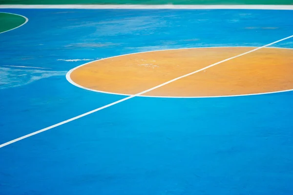 Quadra de basquete ao ar livre colorido — Fotografia de Stock