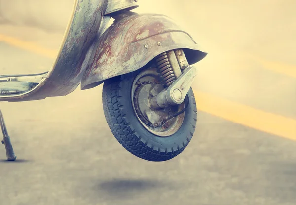 Vintage viejo detalle de la motocicleta en la calle — Foto de Stock