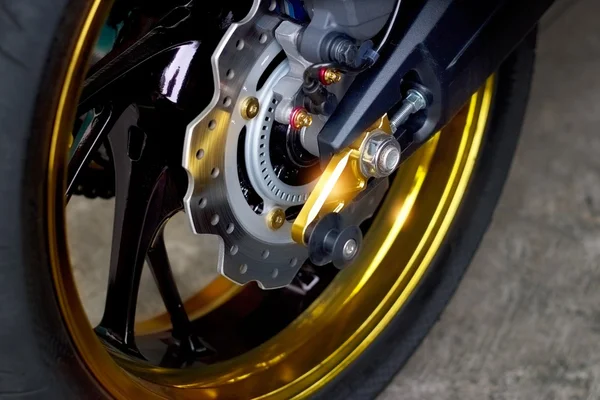 オートバイの車輪のディスク ブレーキ — ストック写真