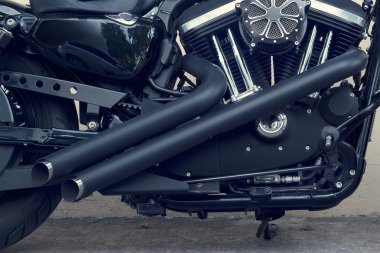 Motosiklet motoru yakın çekim detay sokak arka plan üzerinde