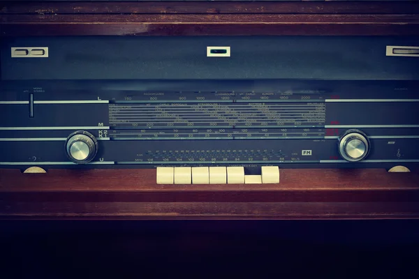 Antique radio on vintage color tone style — Stock Photo, Image