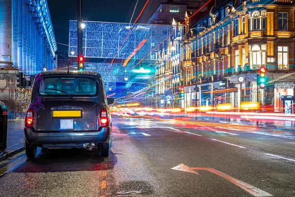 Czarna Taksówka Świątecznym Korku Oxford Street Londyn — Zdjęcie stockowe