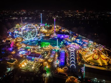 Hyde Park, Londra 'daki Noel lunaparkının havadan görüntüsü