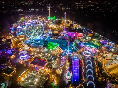 Hyde Park, Londra 'daki Noel lunaparkının havadan görüntüsü