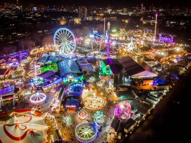 Hyde Park, Londra 'daki Noel lunaparkının havadan görüntüsü