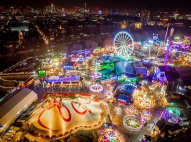 Hyde Park, Londra 'daki Noel lunaparkının havadan görüntüsü