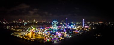 Hyde Park, Londra 'daki Noel lunaparkının havadan görüntüsü