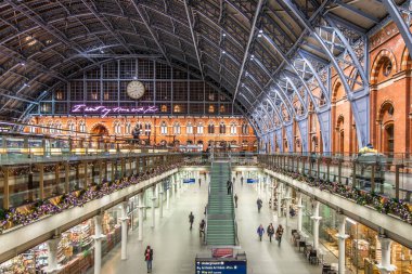 Noel zamanı St Pancras İstasyonu, Londra