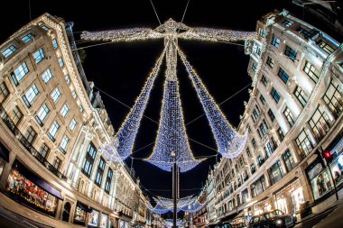 Hükümdar sokağı Noel için dekore edildi