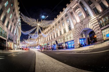Hükümdar sokağı Noel için dekore edildi